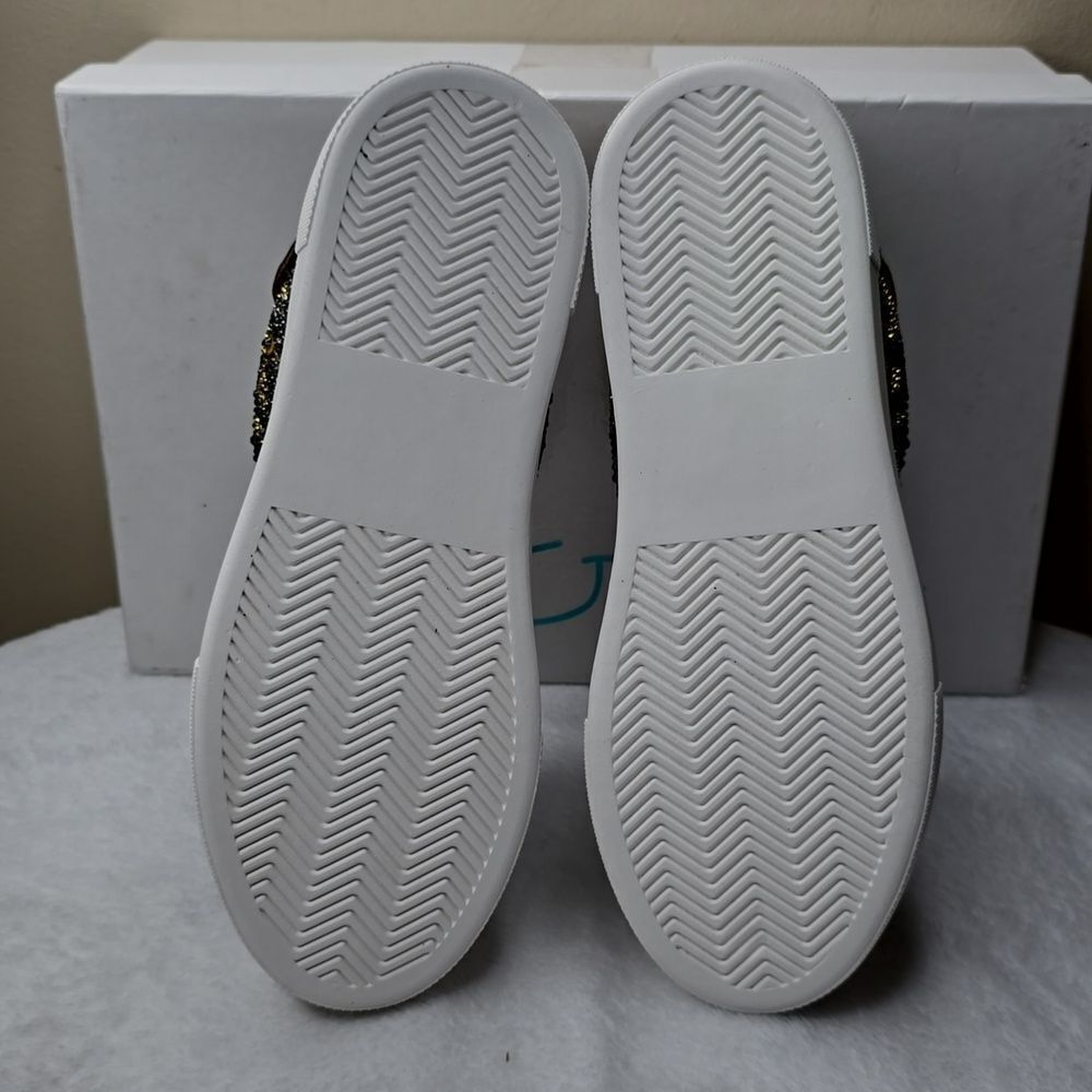 NIB Betsey Johnson Sidny Novelty Rhinestone Sneakers Sz 6 - Picture 6 of 8